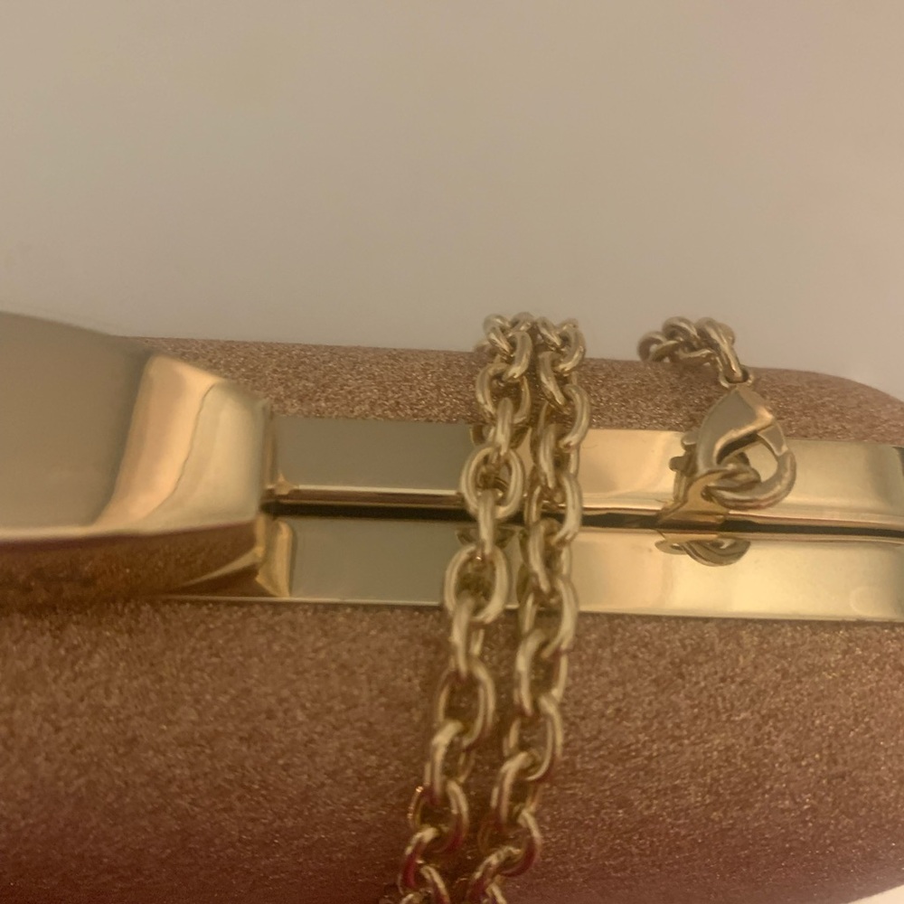 NWOT GUESS ROSE GOLD CLUTCH 🔥🔥🔥🔥 - Picture 4 of 10